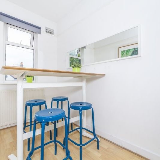 Room in a Shared House, Lingwell Road, SW17 - Photo 1