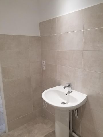 Location Appartement 2 pièces 39m² ST MAUR DES FOSSES 94210 - Photo 3