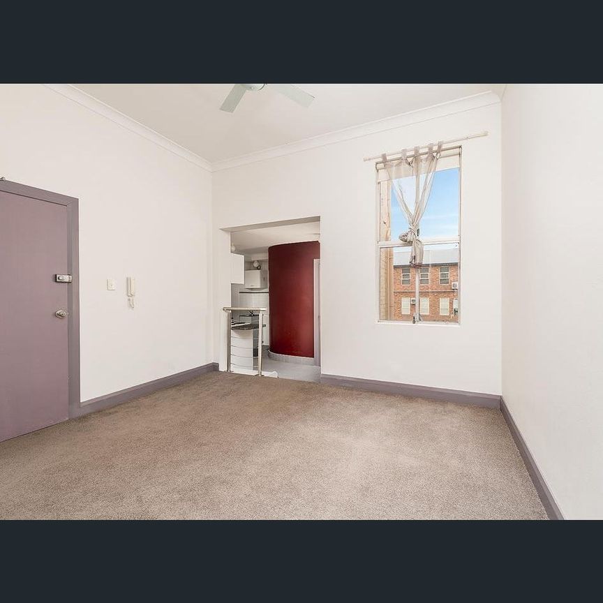 TWO BEDROOM APARTMENT- HEART OF RANDWICK - Photo 1