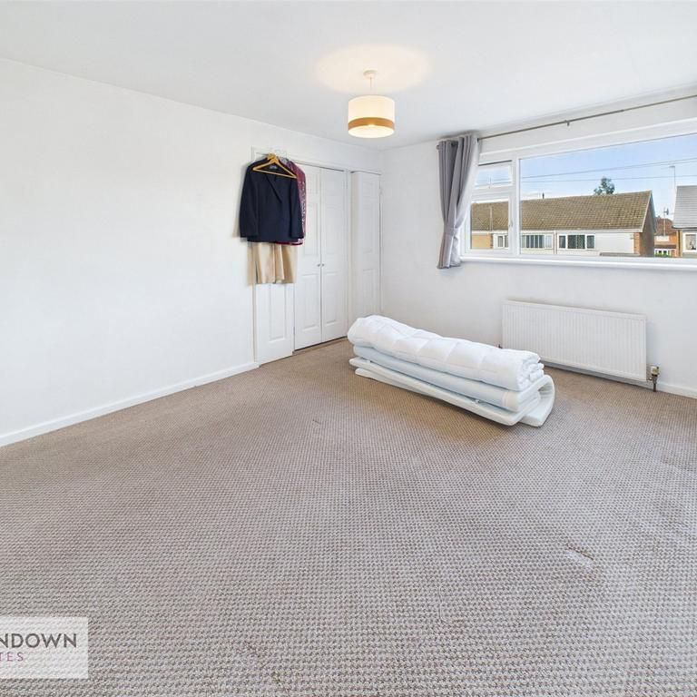 2 bedroom end of terrace house to rent - Photo 1