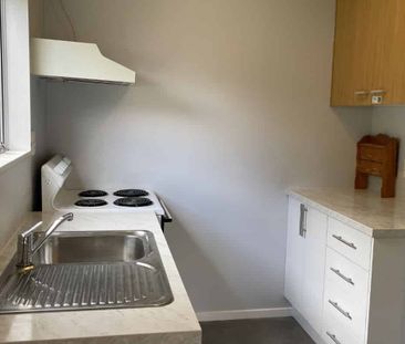 Beautiful 2-Bedroom Standalone Home in Peaceful Vogeltown - Photo 2