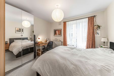 Bowen Drive, Charlton, SE7, London - Photo 2