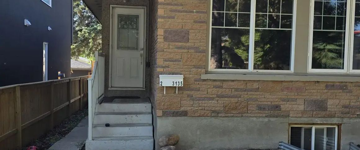 3 Bed room with single detached garage — 3 Bedrooms+ Den Duplex - Photo 1