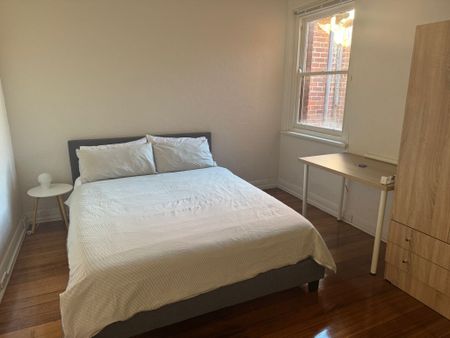 Caulfield North - Photo 5