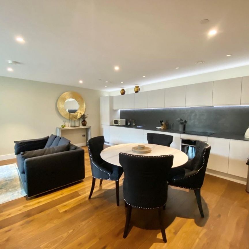 2 bedroom Flat To Let - Photo 1