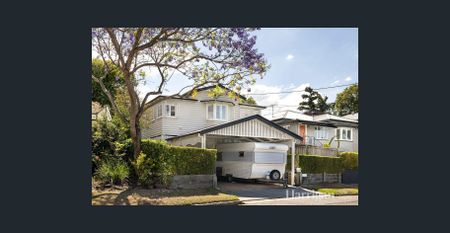 Charming Bardon Abode - Photo 4