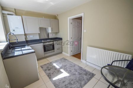 2 bedroom semi-detached house to rent - Photo 3
