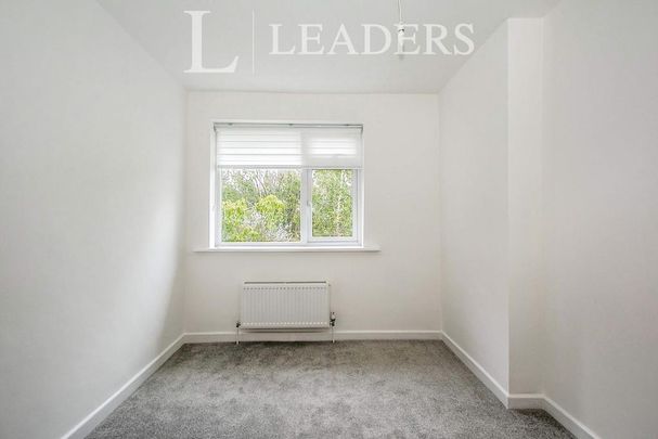 4 bedroom bungalow to rent - Photo 1