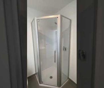 Modern Townhouse – Stylish, Sunny & Low Maintenanc - Photo 1