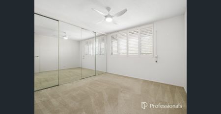 A Rare New Farm Icon with Breathtaking River & City Views - Photo 4