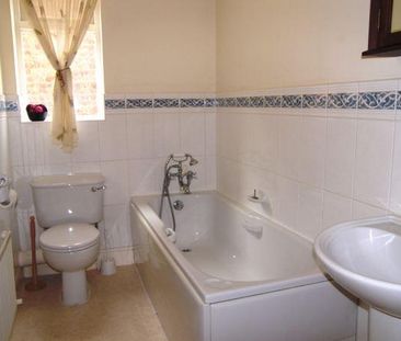 3 bedroom end of terrace house to rent - Photo 5