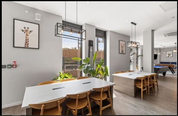 Room in a Shared Flat, Forest Road, E17 - Photo 1