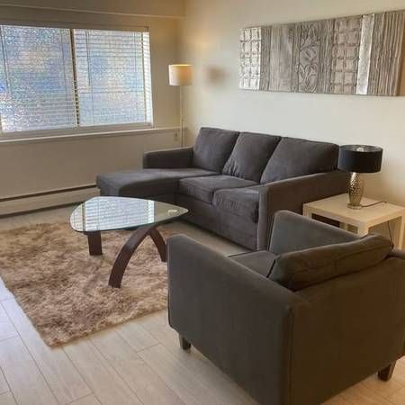 Newly renovated, fully furnished apartment - Photo 1