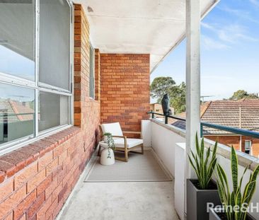 Modern 1-Bedroom Unit in the Heart of Carlton - Photo 4