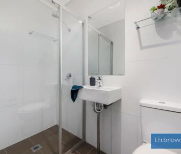 “Modern Studio next to shops and station.” - Photo 5