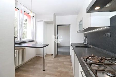 Nabízíme k pronájmu kompletně zrekonstruovaný byt 3+1 v ulici Telečská v Jihlavě - Photo 5