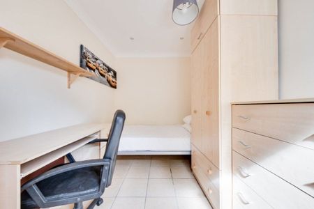 £743 p/w (£3,220 pcm) - Photo 5