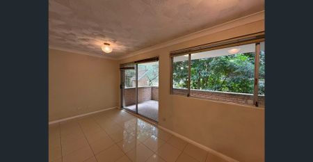 Modern two bedroom apartment walk to Epping Station - Photo 2