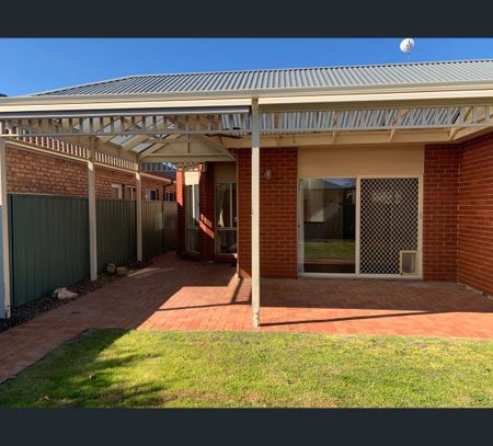5 Prion Circuit, Mawson Lakes, SA 5095 - Photo 2