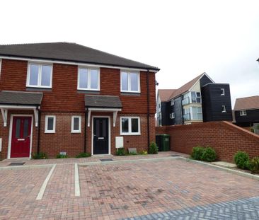 3 bedroom semi-detached house to rent - Photo 3