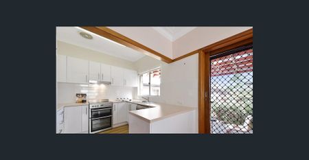 Family Home - Photo 3