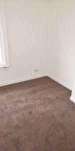 To Let 1 Bed Flat - Photo 3