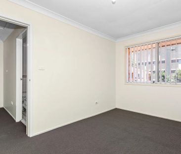 SPACIOUS UPDATED 2 BEDROOM TOWNHOUSE! GREAT LOCATION! - Photo 3