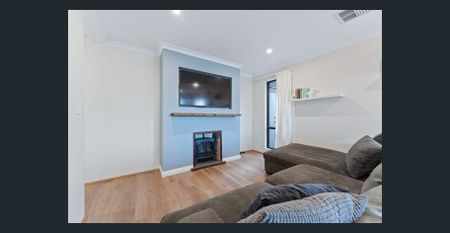 Light Filled modern Living - Photo 3