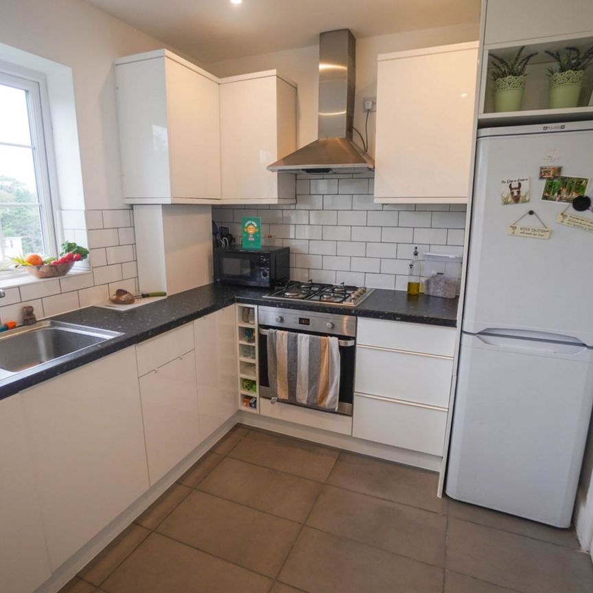 2 Bedroom Flat To Rent in Westbourne - £1,343 pcm Tenancy Info - Photo 1