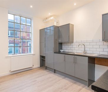 3 bed Apartment To Let - Photo 2