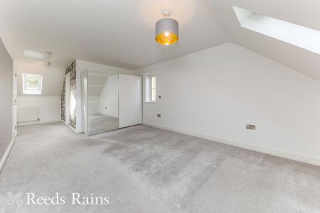 3 bedroom semi-detached house to rent - Photo 4