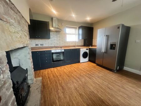 2 Bed Flat, Woodhouse Hill Road, LS10 - Photo 5