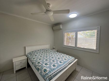 Move in for Christmas! 2 BEDROOMS: 1 BATHROOM: FULLY FURNISHED: CLOSE TO BEACH - Photo 3