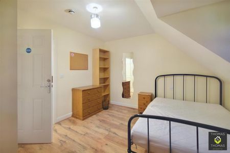 4 bedroom townhouse to rent - Photo 5