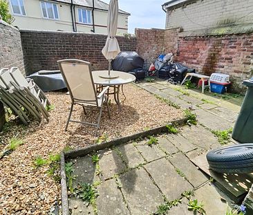 Room To Let in Shared House on Cemetery Road, Preston - Photo 2