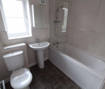 2 bedroom semi-detached house to rent - Photo 4