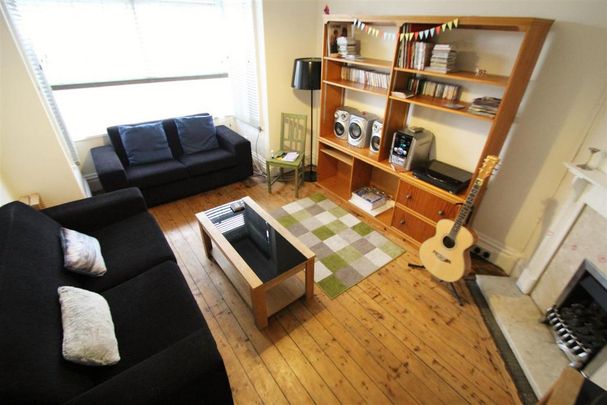 4 bedroom terraced house to rent - Photo 1