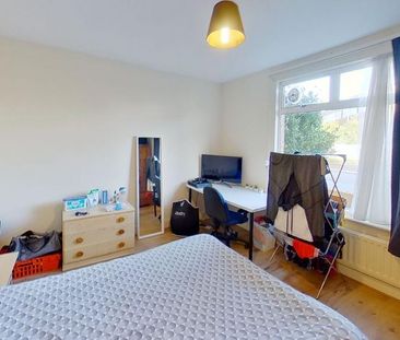 4 bedroom semi-detached house to rent - Photo 4