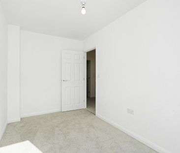 3 bedroom end of terrace house to rent - Photo 3