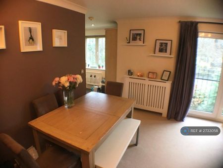 2 bedroom flat to rent - Photo 4