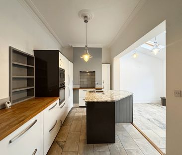 2 Bed Terraced House, Kingsdown Parade, BS6 - Photo 5