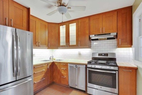 For Lease - 864 Millwood Road Unit# 2nd Floor, Toronto, Ontario - Photo 1