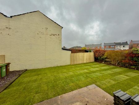 3 bedroom semi-detached house to rent - Photo 5