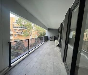 Contemporary Comfort & Convenience in Liverpool's Vibrant CBD - Photo 4