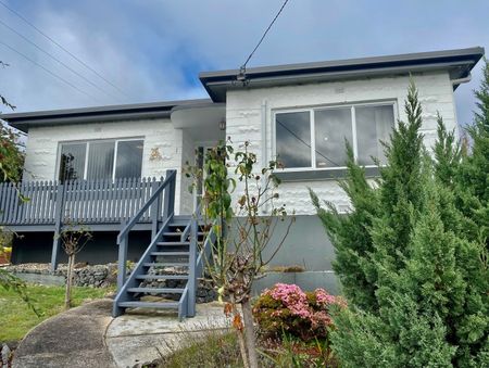 Three bedroom family home with stunning views - Photo 5