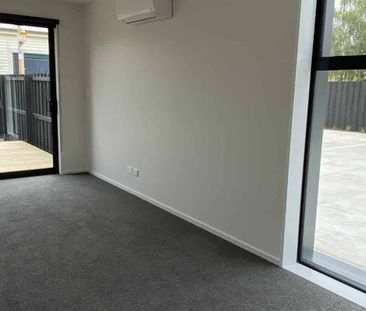 Superb Townhouse - Photo 5