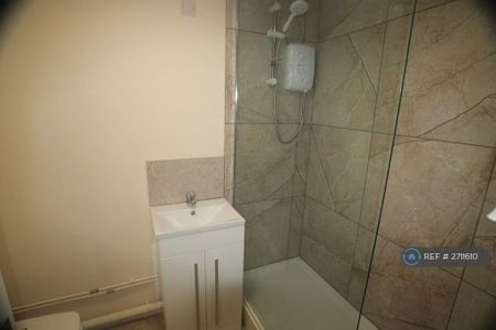 2 bedroom maisonette to rent - Photo 2