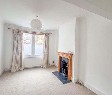 2 bedroom end of terrace house to rent - Photo 2