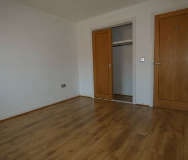1 bed Apartment - To Let - Photo 4