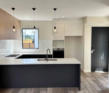 Four bedroom beauty! - Photo 3